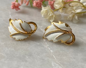 Vintage Earrings, White Enamel Clip on earrings, Leaf Enamel Earrings, Clip on Vintage Earrings, BSK Earrings, Vintage Leaf Earrings