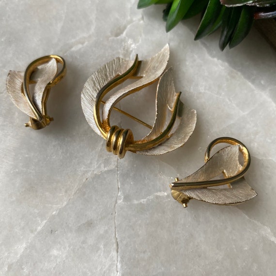 Vintage JJ Enamel Brooch and Clip-on Earring Set - image 1