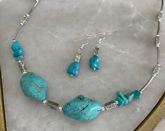 Handgemaakte turquoise nuggetketting oorbellen set: zilveren bedels