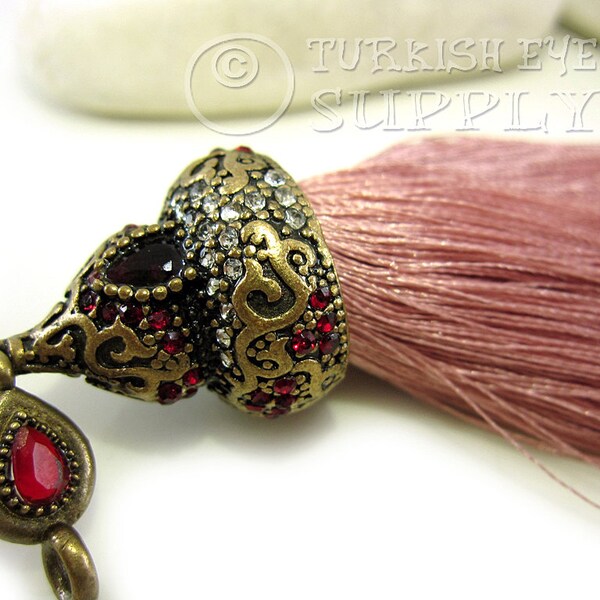 Großer Puce Pink Seiden-Tassel mit antikalem Bronzestein-Renkelstein-Kappe, Vintage-Schmuck, türkischer osmanischer Schmuck, Tassel-Halskette, GS