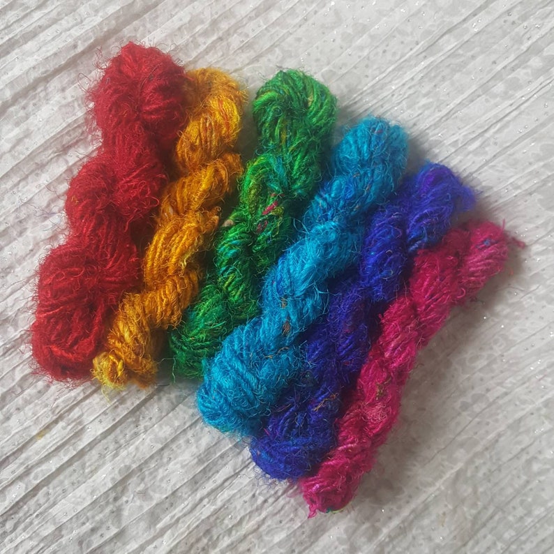 Recycled Pure Silk Yarn /'Ruby/' 10 metres 11 yards sample size 10m Mini Skein of Red mix Handspun Sari Silk Yarn Fluffy Chunky