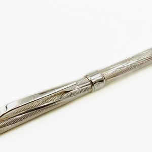 Artesanía italiana: Bolígrafo de plata de ley con grabado estilo Gaudí