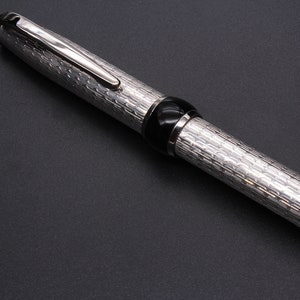 Penna stilografica in argento sterling fatta a mano - Design originale italiano Guilloché