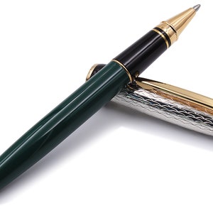 Stylo à bille roulante en argent sterling laqué vert forêt fait main en Italie