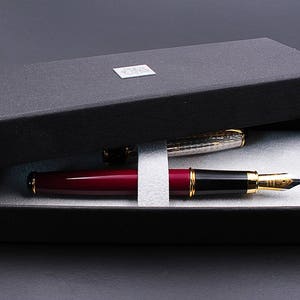Stylo plume artisanal italien - Capuchon en argent sterling massif et corps en laque bordeaux