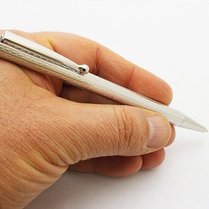 Penna a sfera da donna in argento sterling massiccio marchiato 925 realizzata a mano in Italia