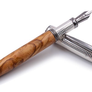 Stylo plume en argent sterling et bois d'olivier de Sicile fait main en Italie