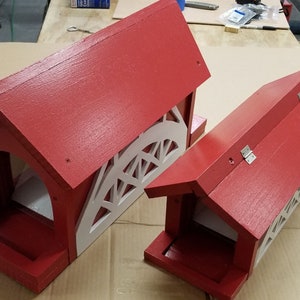 sale price....covered bridge birdfeeder of quality lumber... save over 90.00 dollar discount