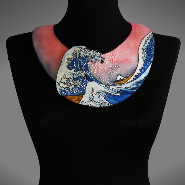 La grande vague de Kanagawa collier. Collier d'inspiration Hokusai. Col en soie peinte à la main. Collier original. Fait sur commande.