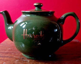 No Lid Harrods Vintage Harrods Knightsbridge Doorman ENGLAND 2 cup teapot 