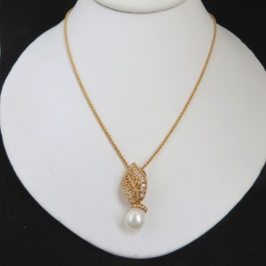 signed LING Faux Pearl and Rhinestone Gold Tone Pendant Necklace Vintage Jewelry