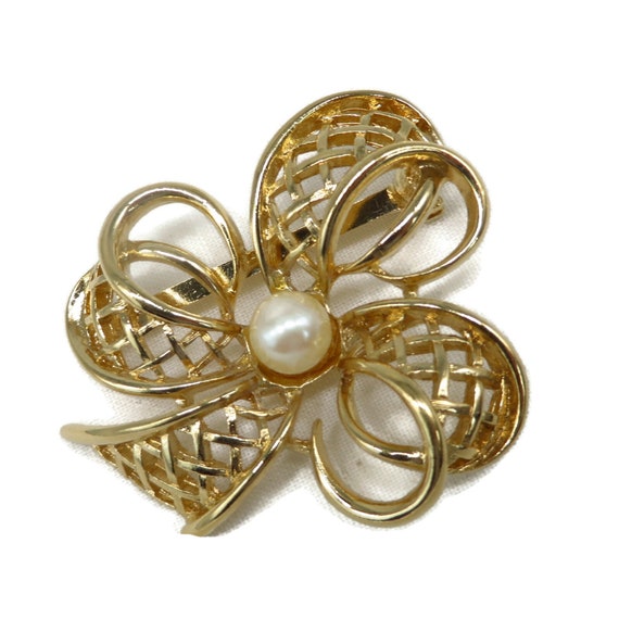 Vintage Brooch, Richelieu Ribbon Pin with Faux Pe… - image 1