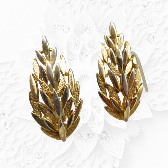 Vintage Coro Earrings, Gold Tone Leafy Clip-on Ear