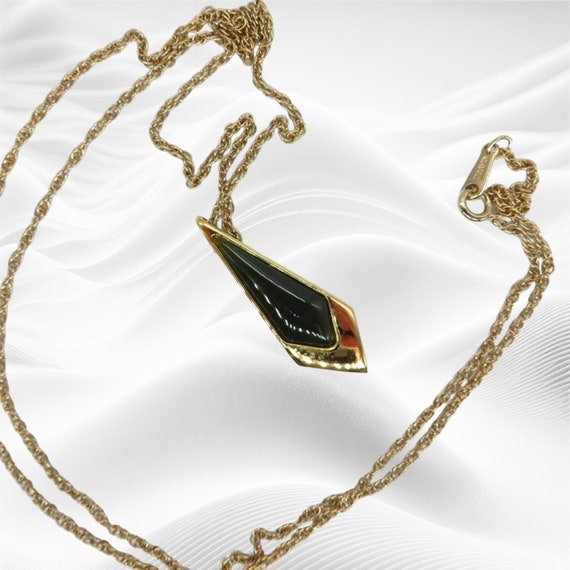 Vintage AVON Necklace Faux Onyx Pendant Gold Tone… - image 7