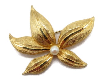 Vintage Floral Brooch, signed LISA Gold Tone Flower Pin