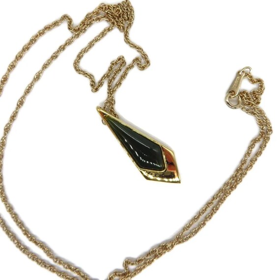 Vintage AVON Necklace Faux Onyx Pendant Gold Tone… - image 2