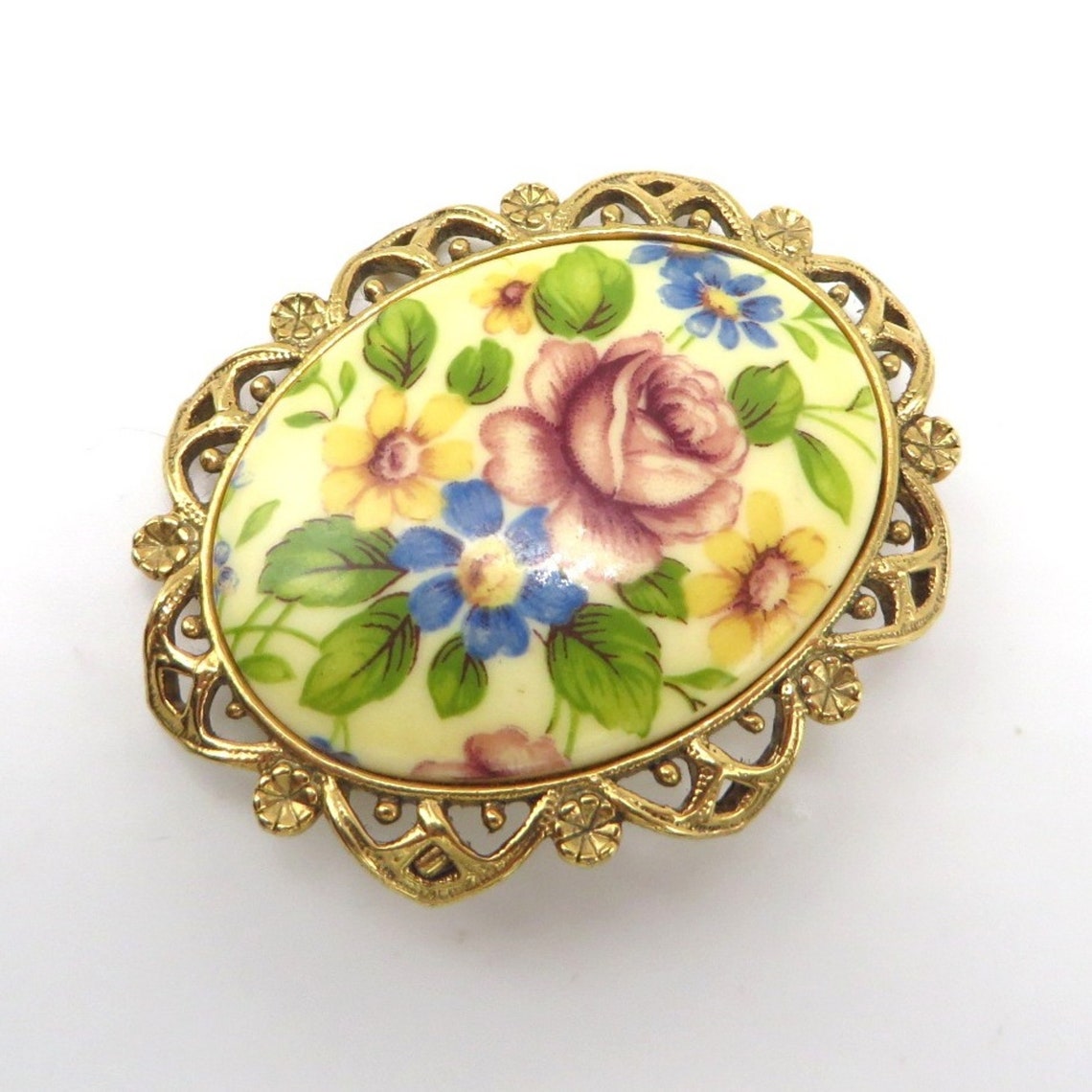 Vintage Floral Oval Brooch Gold Tone Framed Transferware Pin Etsy Vintage Floral Oval Brooch Gold Tone Framed Transferware Pin Etsy