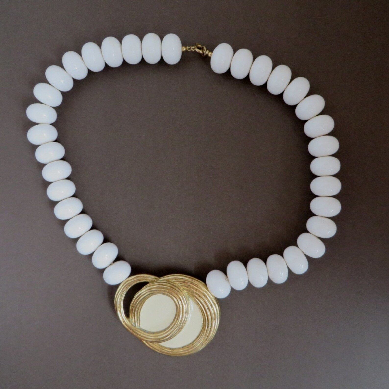 Trifari White Bead Necklace Vintage Cream & Gold Pendant Etsy