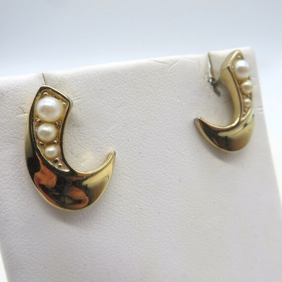 Trifari Pierced Earrings, Faux Pearl Gold Tone St… - image 5
