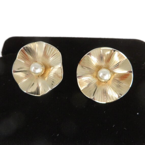 Emmons Gold Tone Floral Earrings, Vintage Clip-on… - image 4