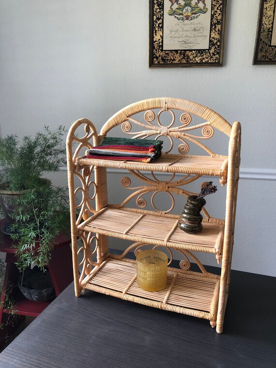 Vintage Wicker Shelf 3 Tier Display Rattan Wall Decor Hanging Shelf Beach Style 1970s Decorations Folding Spiraled Design Boho Style