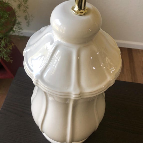 White Table Lamp White Ceramic Lamp Pottery White Pottery Decoration Chinoiserie Lamp Table 1960s Blanc De Chine Lamp Elegant Lighting Lamp