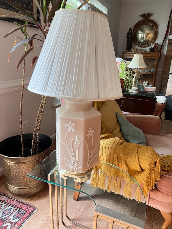 Novelty Crystal Corp Flower Over Beige Pink Table Lamp 1980s