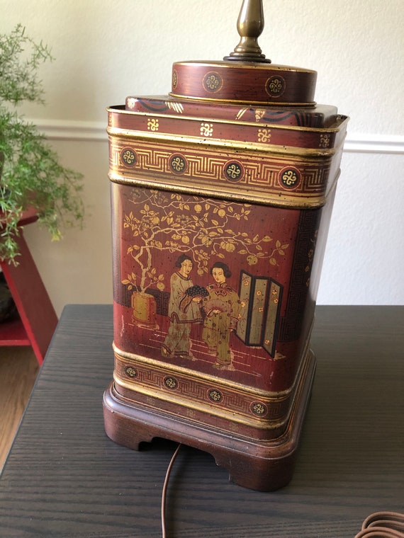 Tea Canister Lamp Hand Painted Table Decor Tea Tin Mid Century Decoration Chinoiserie Lamp Wood Base Lamp Metal Fredrick Cooper 1950s