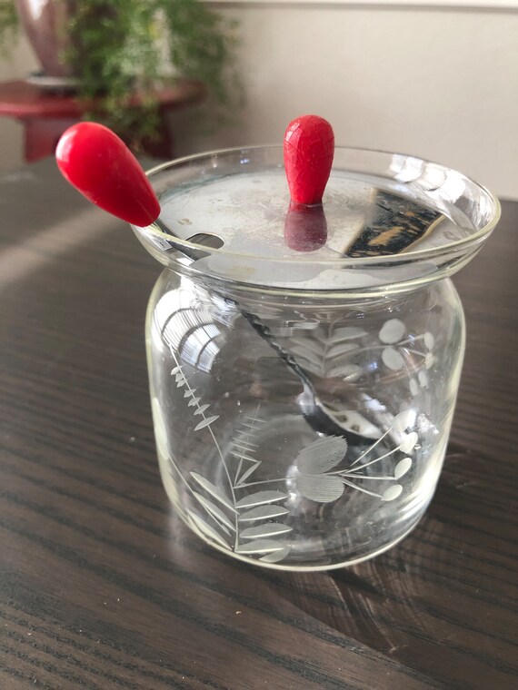 Mid Century Etched  Glass Condiment Jar Honey Jar with Spoon Jam Jar Beautiful Jar with Lid Red Wood Tops Vintage