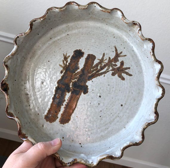 Pie Plate Handcrafted Decor Round Plate Stoneware Decorative Plate Speckled Pottery Plate Bamboo Scalloped Edge Plate Grey 1970s Decorations