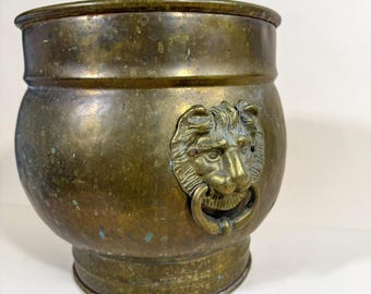 Vintage Brass Cachepot Lion Head Handles Planter Ice Bucket Hollywood Regency Decor Firewood Scuttle Bucket Brass Planter Lion Head