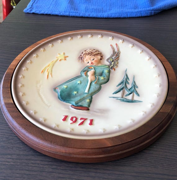 M J Hummel 1971 Heavenly Angel Annual Plate Framed Ready to Hang Hand Painted Porcelain 100th Anniversary 18711971 Hum 264