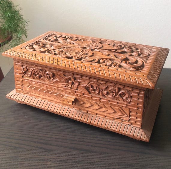 Indian Jewelry Box Wooden Carved Box Handcarved 1970s Decor Floral Decoration Green Felt Box Handcrafted Vintage Box Felt Inside 1 Shelf