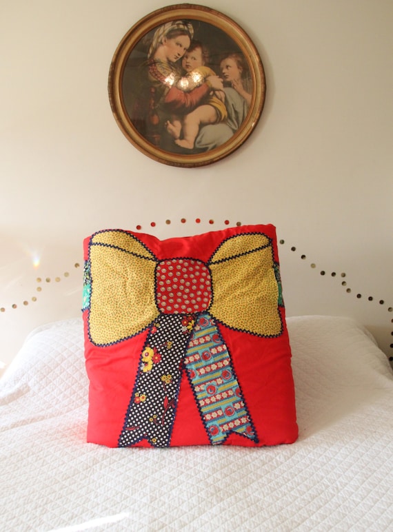 Bow Blanket Double Sided Applique Quilt with Bow Handmade Feed Sack One of a Kind Bedspread Throw Little Girls Room Shabby Chic Rare