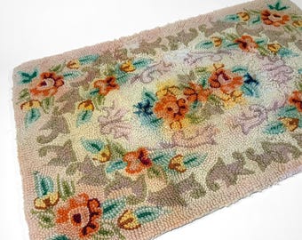 Vintage Hand Hooked Wool Rug Floral Accent Rug Cottage English Country Hearth Rug 32.5 x 21