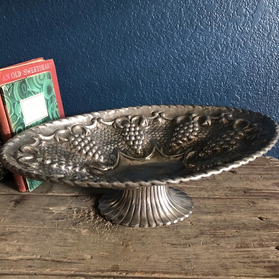 Handmade Centerpiece Bowl Metal Tray Silver Oval Tray Fruit Dish Scalloped Fruit Stand Silver Repousse Fruit Bowl Stand Vintage Candy Dish