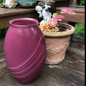 1980&#39;s Art Deco Style Maroon Painted Glass Floor Vase Mod Red Vase Swoosh Lines Glass Vase 1980&#39;s Post Modern