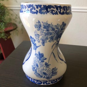 Chinese Pillow White and Blue Pillow Head Rest Pillow Message Board Porcelain Decor 1970s Art Chinese Decoration Office Makura Made in China