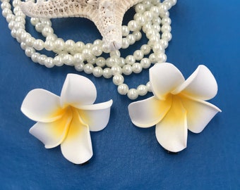 Hair Clips. 1 Sets of 2 plumeria flowers. Sacuanjoche 2 flowers total. Hawaiian flowers. White plumeria. Plumeria. Tropical flower clips
