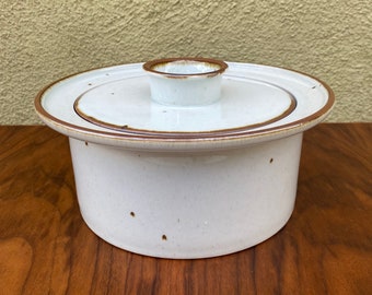 vintage DANSK DESIGNS ronde braadpan met deksel 1,75 qt. Bruin mistgrijs patroon gemaakt in Denemarken