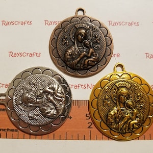 2 piezas - Virgen María y el Niño Jesús, Nuestra Señora del Perpetuo Socorro Colgante Redondo - 40 x 32 mm Cobre Antiguo, Oro o Plata Peltre. SLR0518.