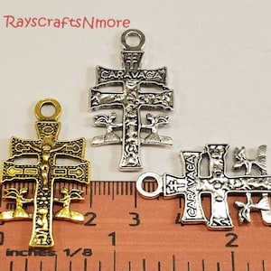 6 pcs - Pendentif croix Caravaca de taille moyenne - 35 x 20 mm, couleur or antique ou argent sans plomb. SLR0563.