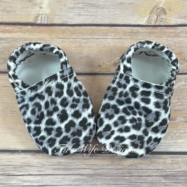 Snow Leopard Soft Sole Baby Shoes, Crib Shoes, Baby Slippers, Baby Booties, Baby Mocs, Vegan Baby Shoes