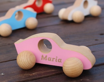 Macchinina in legno con nome inciso - Regalo di Pasqua per ragazzi, ragazze, bebè - Giocattolo ecologico fatto a mano per bambini