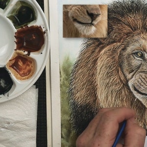 The lion looks almost complete, Paul is working with a white paint to add some fine highlighted hairs around the face.