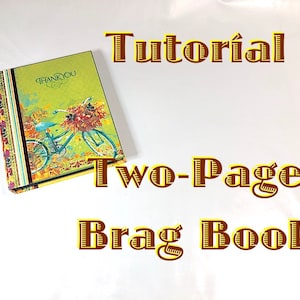 Op de afbeelding: Een Two-Page Brag Book met een fiets- en bloemenontwerp op de cover. Het boek heeft een groene achtergrond met het woord "Thank You" in script. De tekst "Tutorial" en "Two-Page Brag Book" zijn in een decoratief lettertype.