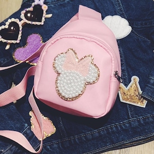 Riñonera personalizada con parches para niños pequeños y niños / Viaje a Disney / Idea de regalo personalizada / Minnie Mouse / imagen 1
