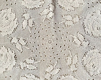 Vintage White Round Scalloped Rose Floral Crochet Lace Small Table Cloth Topper - 100% Cotton - Handmade - 24 inch