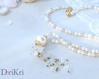 Long white vintage-style wedding necklace with Swarovski pearls and crystals. Mid-century necklace