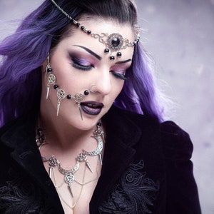 Nose chain with pentagrams and spikes